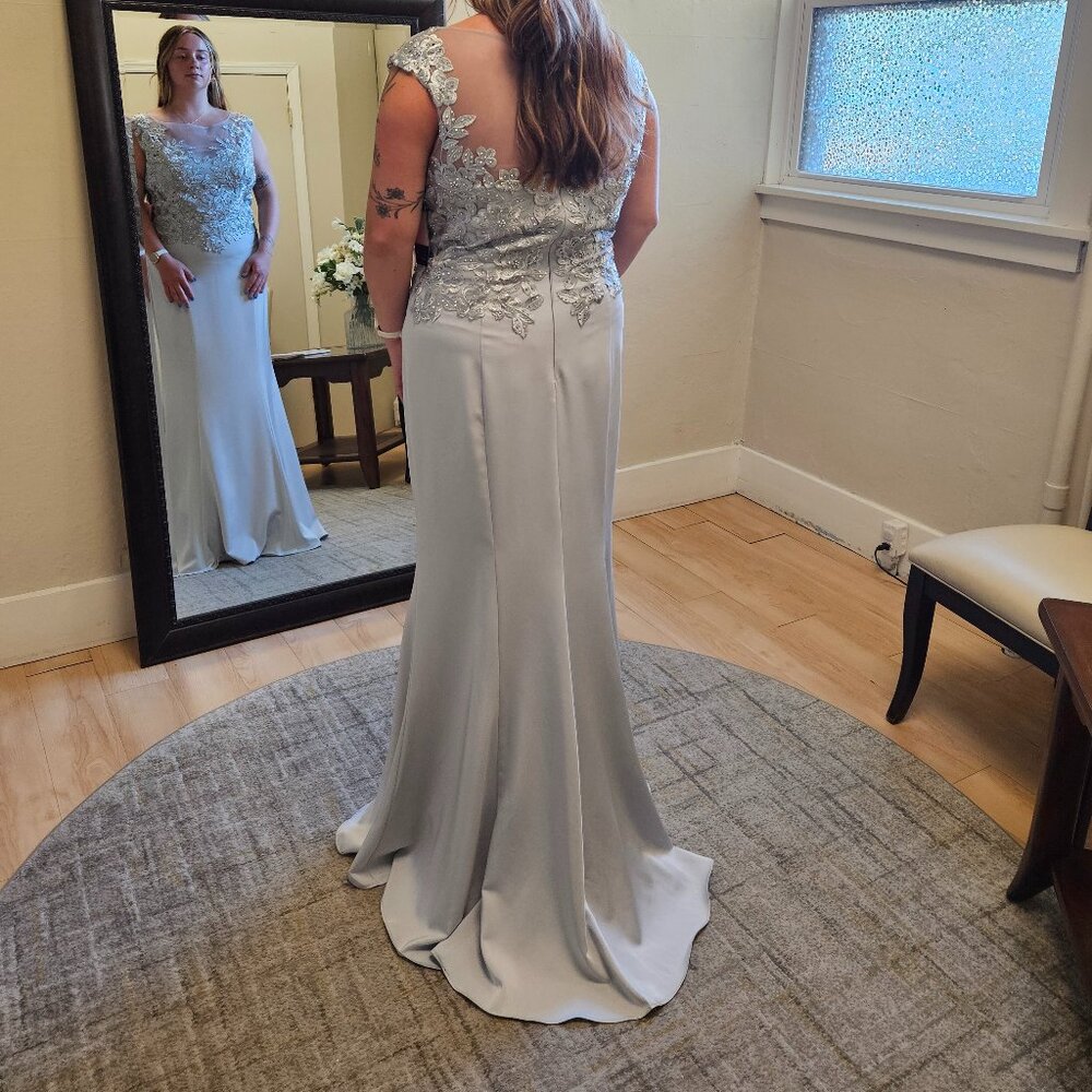 Size tag 16 (more 14) gray/silver sleeveless lace applique trumpet gown Terani